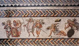  ??  ?? TESSERAE GLADIATORS Bignor’s immaculate mosaics show a trident-wielding retarius wounded by a secutor’s sword.