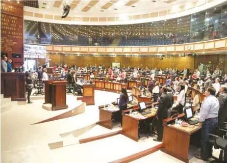  ??  ?? POSICIÓN. En el Pleno de la Asamblea la discusión fue acalorada ayer sobre el tema.