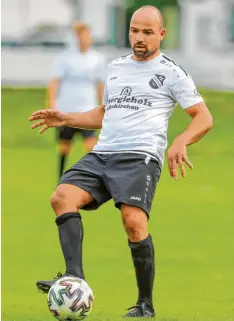  ?? Foto: Daniel Worsch ?? Starke Saison: Josef Fischer belegt mit dem FC Ehekirchen II vor dem Derby gegen den SV Klingsmoos Platz zwei in der Kreisklass­e Neuburg.