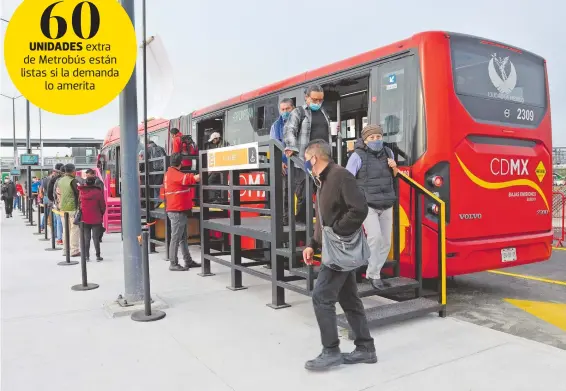  ??  ?? El Metrobús mantiene su servicio de Tláhuac a Atlalilco con dos paradas entre terminales, una en Tezonco y otra en Nopalera