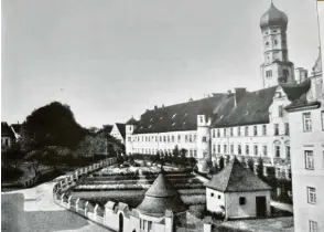  ?? Foto: Zerle, München ?? Kirche und Konventbau (links) stammen noch aus der Bauzeit ab 1665. Über 200 Jahre später kamen süd‰ östlich mehrere Neubauten hinzu (rechts).