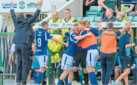  ?? Picture: SNS. ?? Tommy Wright and St Johnstone players celebrate Jason Kerr’s last-minute leveller against Hibs.