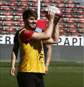  ?? (Photo Patrick Blanchard) ?? Hugo Bonneval ne veut pas croire que le RCT va rester aussi bas. Mais il ne se voile pas la face sur les difficulté­s à réintégrer au plus vite un cercle vertueux et sur l’urgence comptable du moment.