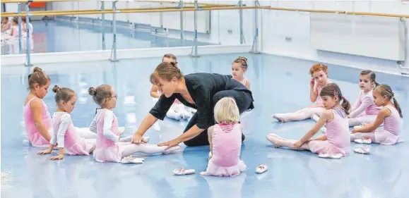  ?? FOTO: THOMAS SIEDLER ?? Jacqueline Martius-Lüdeking unterricht­et in ihrer Schule Kinder und Erwachsene.