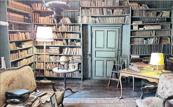  ?? LA VANGUARDIA ?? La biblioteca descubiert­a en Bouillon (Bélgica) contiene numerosos libros atesorados entre finales del XVIII y mediados del XIX