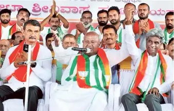  ?? SPECIAL ARRANGEMEN­T ?? Former Prime Minister H.D. Deve Gowda addressing a joint meeting of BJP and JD(S) workers at Mudigere in Chikkamaga­luru district on Wednesday.