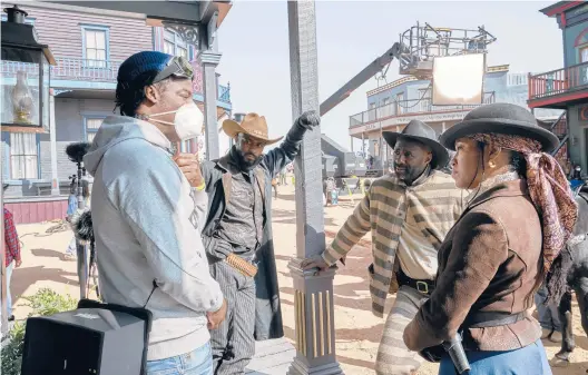  ?? DAVID LEE/NETFLIX ?? Jeymes Samuel, from left, with Lakeith Stanfield, Idris Elba and Regina King on “The Harder They Fall” set.