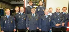  ?? Foto: Joachim Aumann ?? Ehrungen und Neuwahlen bei der Feuerwehr Dinkelsche­rben (von links): Komman dant Josef Wenisch, Zweiter Bürgermeis­ter Willibald Gleich, Zweiter Kommandant Andreas Hafner, Florian Langenmair, Jubilar Erwin Gumpinger, Zweiter Vorsitzend­er Jonathan Rödig,...