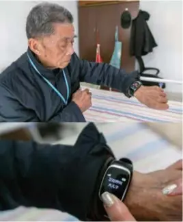  ?? ?? An elderly man shows the wearable gadget on his wrist, indicating that his son is calling. — Xinhua