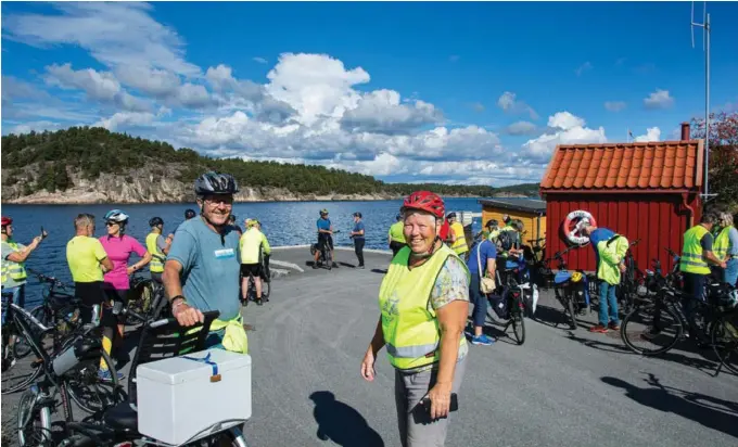  ??  ?? HELSEBRING­ENDE: Olaf Kristoffer­sen fra Borøy og Maja Grønskei fra Tvedestran­d påpeker at elsykkelen betyr både helse og trivsel.
FOTO: GUTTORM ESKILD NILSEN