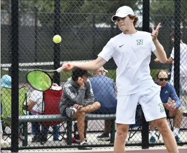  ?? ALISSA NOE — BOCOPREPS.COM ?? Niwot’s Oskar Hansen competes at No. 2singles against Broomfield’s Ryder Pierce Saturday at Monarch High School.