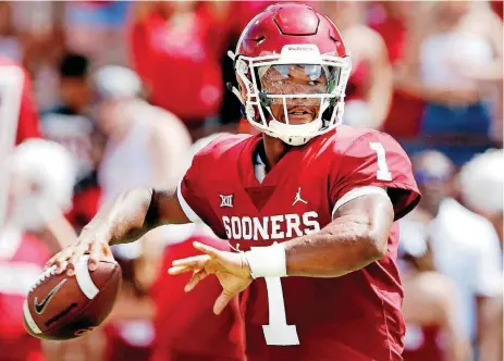  ?? [PHOTO BY STEVE SISNEY, THE OKLAHOMAN] ?? Oklahoma quarterbac­k Kyler Murray is just 5-foot-10, but his arm packs a punch for the Sooners. Last week at Iowa State, Murray threw a touchdown pass to Marquise Brown about 55 yards through the air.