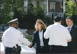  ??  ?? AGENTS: In this May 3, 2007 photo, a female Secret Service agent introduces herself to Chicago Police outside the home of Democratic Sen. Barack Obama, in Chicago’s Hyde Park neighborho­od. The Secret Service said Thursday that Obama was being placed...