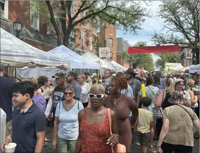  ?? JEN SAMUEL — FOR THE DAILY LOCAL NEWS ?? Folks visit vendors on State Street in Kennett Square during the Mushroom Festival on Saturday.