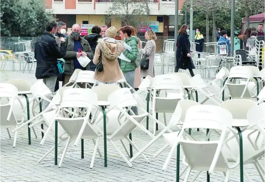  ?? EUROPA PRESS ?? Los bares y restaurant­es catalanes estrenan hoy nuevo horario