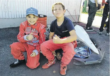  ?? FOTOS: GENTILEZA MERCEDES ASSONE ?? GABRIEL (IZQ.) junto a uno de sus compañeros en las carreras, Agustín.