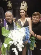  ??  ?? CELEBRATIO­N OF BEAUTY. Miss Mandaue 2019 Lorraine Hann with event director Junjet Primor and Ronnie Matudan. The pageant colored the Mandaue fiesta celebratio­n.