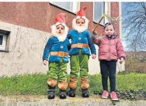  ?? FOTO: DENISA RICHTERS ?? Spätestens an Veilchendi­enstag füllen sich Gladbachs Straßen wieder mit kostümiert­en Jecken.
