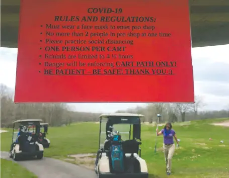  ?? DAVE SCHERBENCO/THE CITIZENS’ VOICE VIA AP ?? A sign explaining new COVID-19 rules greets golfers at the Wilkes Barre Municipal Golf Course in Bear Creek, Pa., last weekend. Golf enthusiast­s face a patchwork of rules across the U.S. as not all states and municipali­ties allow courses to remain open.