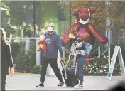  ?? DAMIAN DOVARGANES — AP ?? A family wears protective masks as it leaves the Los Angeles Children’s Hospital in Los Angeles on Jan. 5.