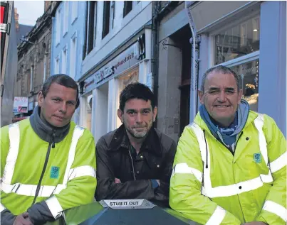  ??  ?? Perth and Kinross Council workers Richie Michie, left, and Hugh Williamson, right, with Councillor Colin Stewart.