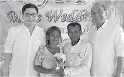  ??  ?? LOVE, LOVE, LOVE — Newlywed Aeta couple Sulong David and Enggay Cosme share a light moment with Subic, Zambales Mayor Jay Khonghun and Rep. Jeff Khonghun who stood as principal sponsors during a mass wedding rites for over 100 couples a day before...