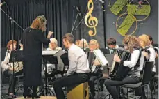  ?? FOTO: AOM ?? Um 19 Uhr beginnt am Samstag, 14. März, das Frühjahrsk­onzert des AkkordeonO­rchesters. Dirigentin Sabine Hörmann und ihre Musiker laden ein.