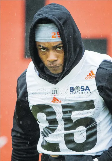  ?? RIC ERNST/PNG FILES ?? B.C. Lions’ Ronnie Yell is on the hook for $3,000 in fines levied by the CFL for wearing blacked-out cleats made by Nike. ‘That’s just too much money,’ said Yell, who will wear Adidas Friday.