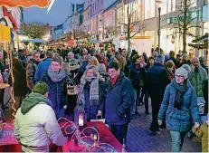  ?? RP-FOTO: OLAF STASCHIK ?? Der Hildener Weihnachts­markt zieht erfahrungs­gemäß tausende Besucher aus der ganzen Region an.