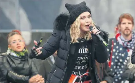  ?? SHANNON STAPLETON / REUTERS ?? Madonna fue una de las estrellas que participar­on en la marcha de protesta en Washington