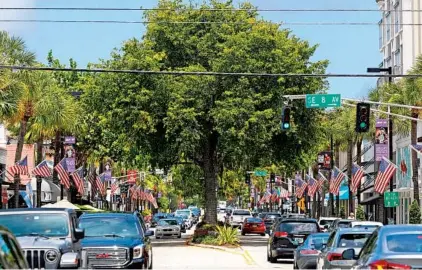  ?? AMY BETH BENNETT/SOUTH FLORIDA SUN SENTINEL ?? A new plan to redesign Las Olas would get rid of the median to make way for wider sidewalks. The olive trees would go, and a new type of tree would be planted on both sides of the street.