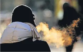  ?? FOTO: DPA ?? Wenn es draußen richtig kalt ist, kann man die Luft sehen, die wir ausatmen.