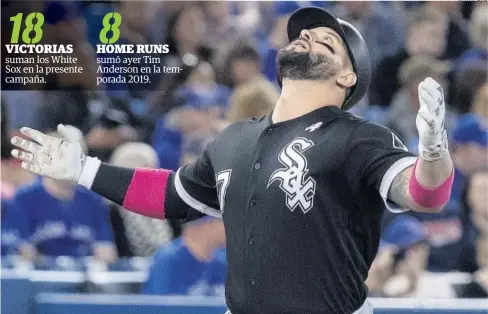  ?? FOTO: AFP ?? >Yonder Alonso tras pegar el vuelacerca­s.