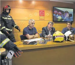  ?? MEDITERRÁN­EO ?? ▶▶ El diputado Luis Rubio -centro- animó ayer a la participac­ión.