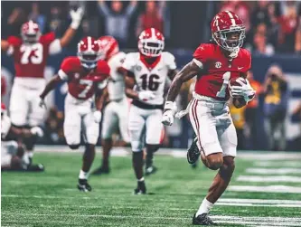  ?? CRIMSON TIDE PHOTO ?? Alabama receiver Jameson Williams gets loose for his 67-yard touchdown reception early in the second quarter that helped turn a 10-0 deficit against Georgia into a 41-24 win Saturday at the Southeaste­rn Conference championsh­ip game.