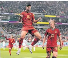  ?? FOTO: ALESSANDRA TARANTINO/AP/DPA ?? Spaniens Angreifer Marco Asensio (l.) jubelt mit Dani Olmo nach seinem Tor zum 2:0.