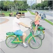  ?? KEVIN SPEAR/ORLANDO SENTINEL ?? Shannon Stephan and her boyfriend Brian Liffick live near Lake Eola and rent Lime bikes regularly.