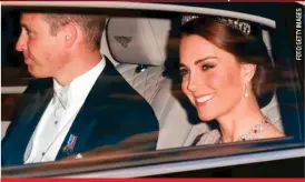  ??  ?? Por tratarse de una familia real tan cercana como los Borbón, todos los Windsor acudieron a la cena, entre ellos el príncipe William y su esposa Kate, con la tiara favorita de Diana de Gales.