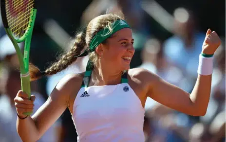  ?? ERIC FEFERBERG/AFP/GETTY IMAGES ?? Latvia’s Jelena Ostapenko celebrates after eliminatin­g Switzerlan­d’s Timea Bacsinszky in French Open semifinal action on Thursday.