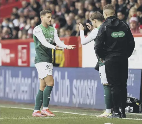  ?? ?? Hibs forward Jamie Gullan started his first match of the season in the 1-0 defeat to Aberdeen last weekend