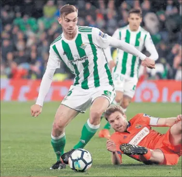  ??  ?? IMPRESCIND­IBLE. Fabián Ruiz, ante la Real Sociedad.