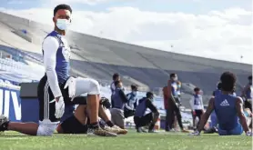  ?? JOE RONDONE/THE COMMERCIAL APPEAL ?? Reginald Garrison Jr., a junior from Germantown, kneels along the sidelines after running through a drill during the Shelby County Schools Autozone Liberty Bowl High School Showcase.