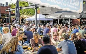  ??  ?? Am Wochenende dreht sich in den Schanzenhö­fen alles um besondere Biere. Zu den „Craft Beer Days“werden Tausende Biergourme­ts erwartet.