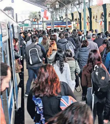  ??  ?? El tren Alameda-Nos transportó 19 millones de usuarios el año pasado.