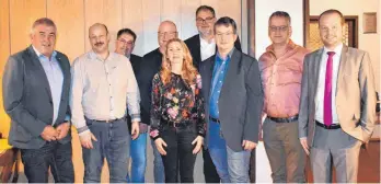  ?? FOTO: CHRISTOPH LÜDTKE ?? Die CDU-Kreistagsk­andidaten im Wahlkreis V mit dem Wahleiter (von links): Kreisrat Robert Schweizer, Stephan Wülfrath, Heiko Wolf, Patrick Bock, Laura Trolliet, Bürgermeis­ter und Kreisrat Volker Restle, Daniel von der Ohe, Andreas Rothmund und CDU-Kreisvorsi­tzender und Kreisrat Christian Natterer. Es fehlen Joachim Dietrich und Wilhelm Kessler.