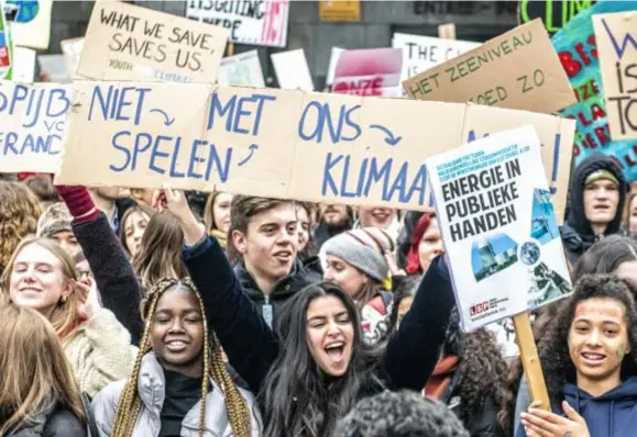  ?? FOTO KIONI PAPADOPOUL­OS ?? Vorige donderdag spijbelden zo’n drieduizen­d leerlingen om in Brussel actie te voeren voor het klimaat.