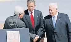  ?? FOTOS: GETTY/DPA ?? Lösungsver­suche der US-Präsidente­n: Jimmy Carter 1979 mit Anwar Sadat (l.) und Menachem Begin, Bill Clinton 1993 mit Jassir Arafat (r.) und Jitzchak Rabin, George W. Bush 2003 mit Ariel Scharon (r.) und Mahmud Abbas.