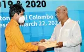  ?? ?? Upali Wijewarden­e Feature Writer of the Year (2019 English stream): Yomal Senerath Yapa of the Sunday Times receives the certificat­e of merit from Nimal Welgama