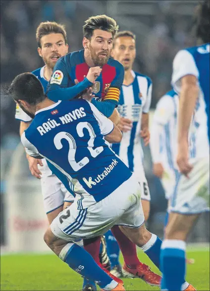  ?? FOTO: PERE PUNTÍ ?? Messi no tuvo un día inspirado de los suyos pero con poco le bastó para lograr un empate y rescatar al equipo azulgrana