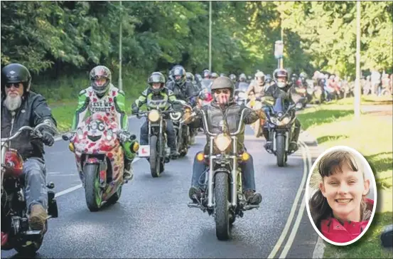  ?? Picture: Habibur Rahman ?? TRIBUTE
Hundreds of bikers in Middle Park Way, following the horsedrawn carriage carrying the coffin of 16-year-old Louise Smith.